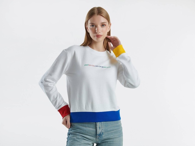  Kadın Beyaz Renkli %100 Pamuk Önü Logo Baskılı Ribanalı Bisiklet Yaka Sweatshirt