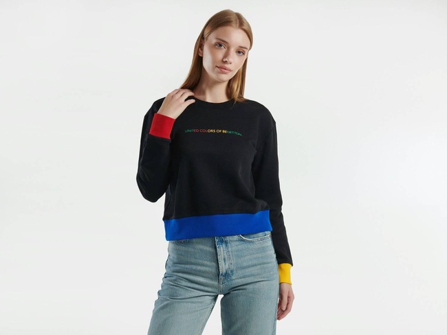  Kadın Siyah Renkli %100 Pamuk Önü Logo Baskılı Ribanalı Bisiklet Yaka Sweatshirt