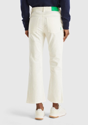  Kadın Beyaz Pamuk Karışımlı 5 Cepli Arkası Logo Etiketli Kadife Pantolon