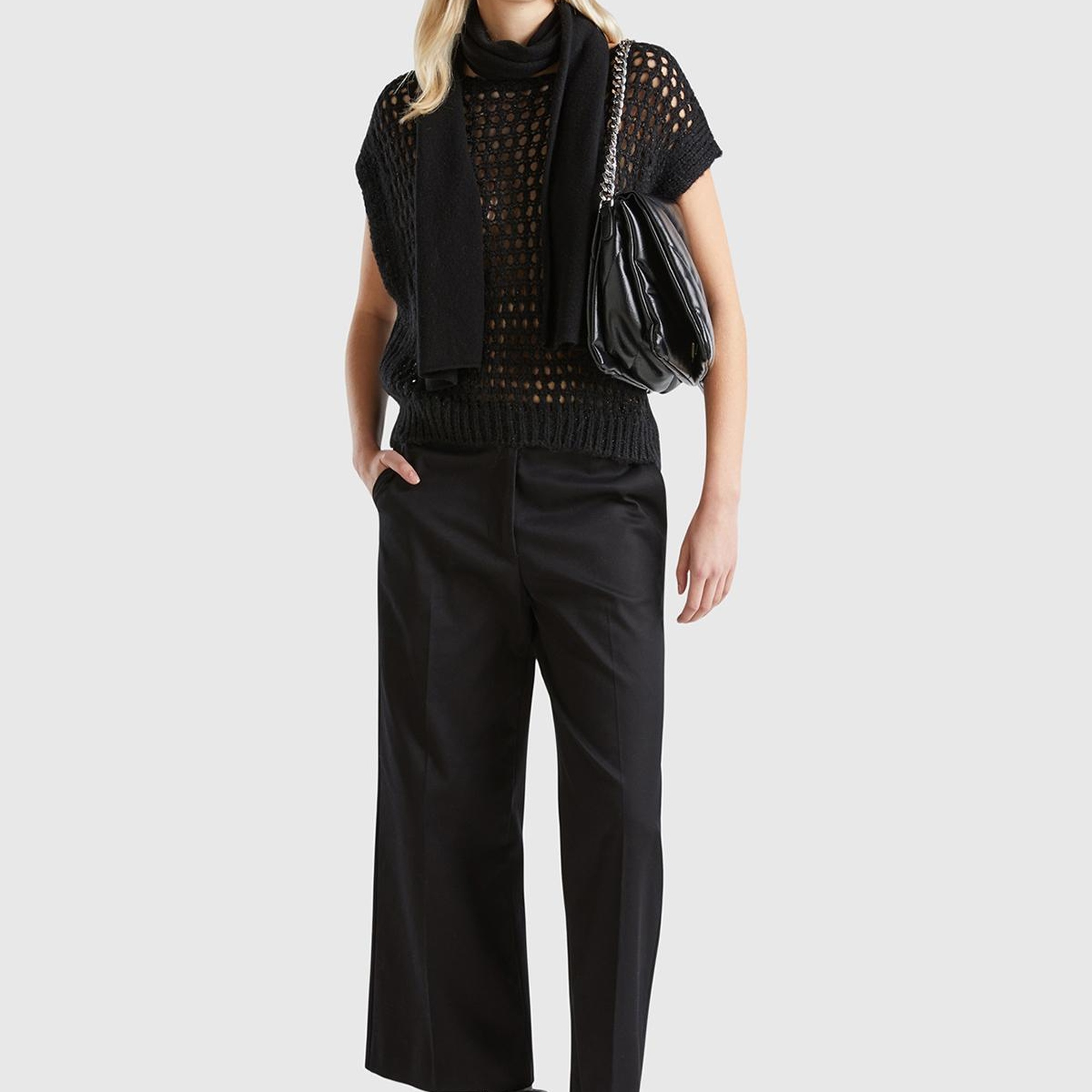 Kadın Siyah Pamuk Karışımlı Arkası Düğmeli Cepli Bol Paça Pantolon