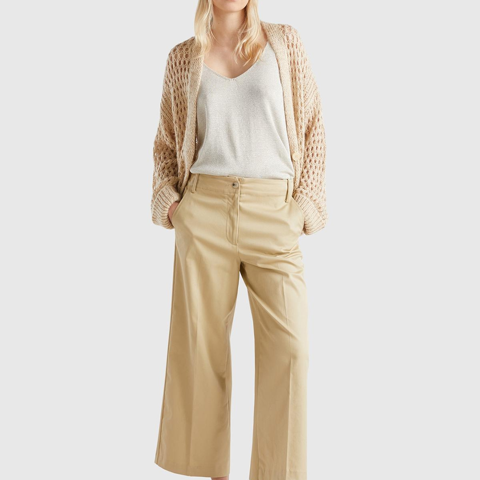 Kadın Bej Pamuk Karışımlı Arkası Düğmeli Cepli Bol Paça Pantolon