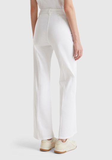  Kadın Beyaz Pamuk Karışımlı Rahat İspanyol Paça Pantolon