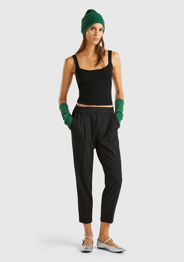  Kadın Siyah Viskoz Karışımlı Yanı ve Arkası Büzgülü Kıvrık Paça Pantolon