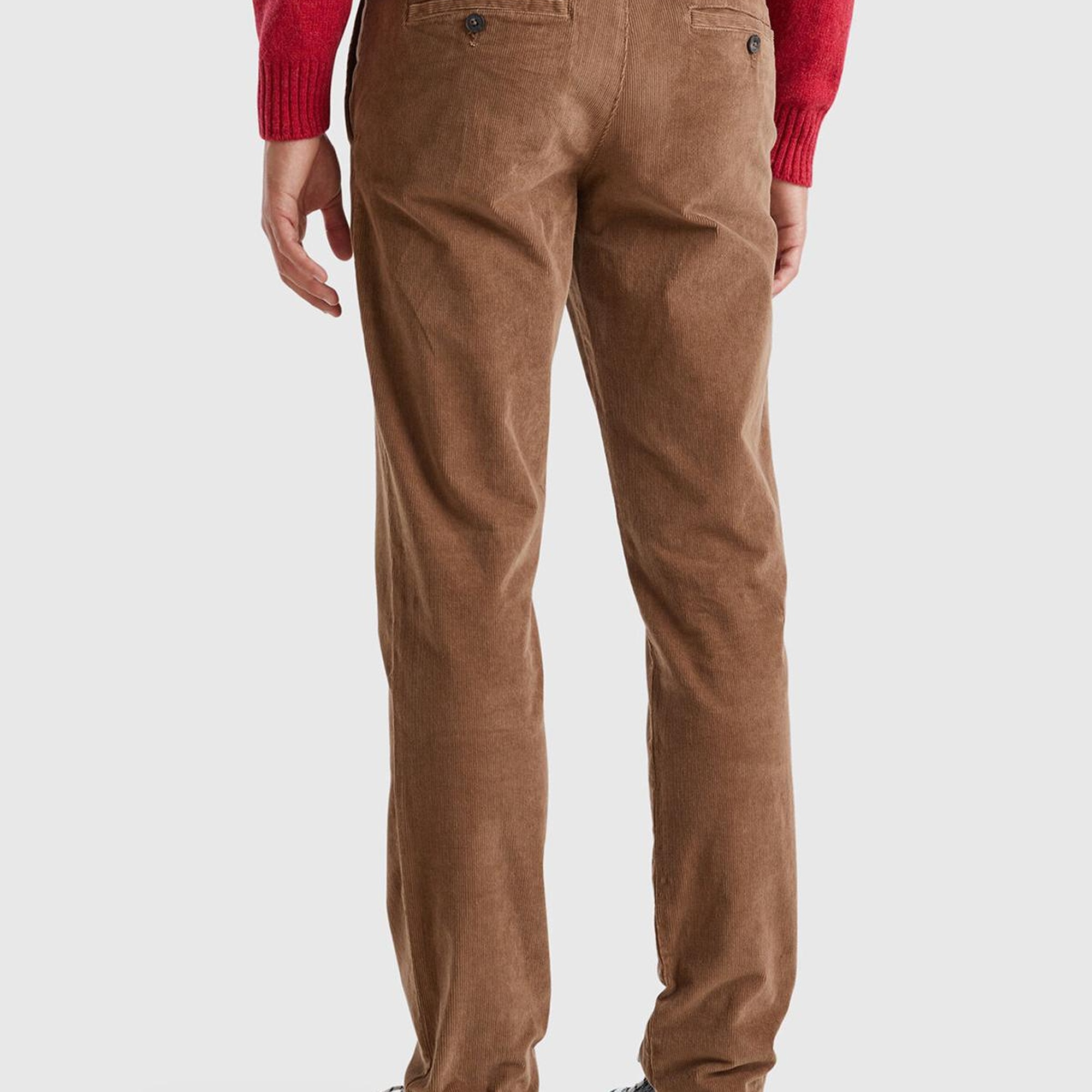 Erkek Kahverengi Pamuk Karışımlı Arkası Biyeli Cepli Dar Kesim Kadife Pantolon