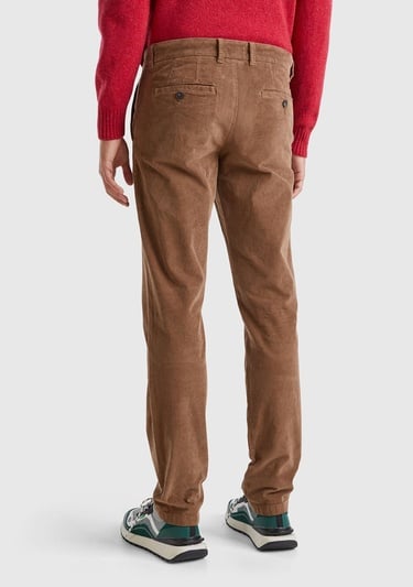  Erkek Kahverengi Pamuk Karışımlı Arkası Biyeli Cepli Dar Kesim Kadife Pantolon