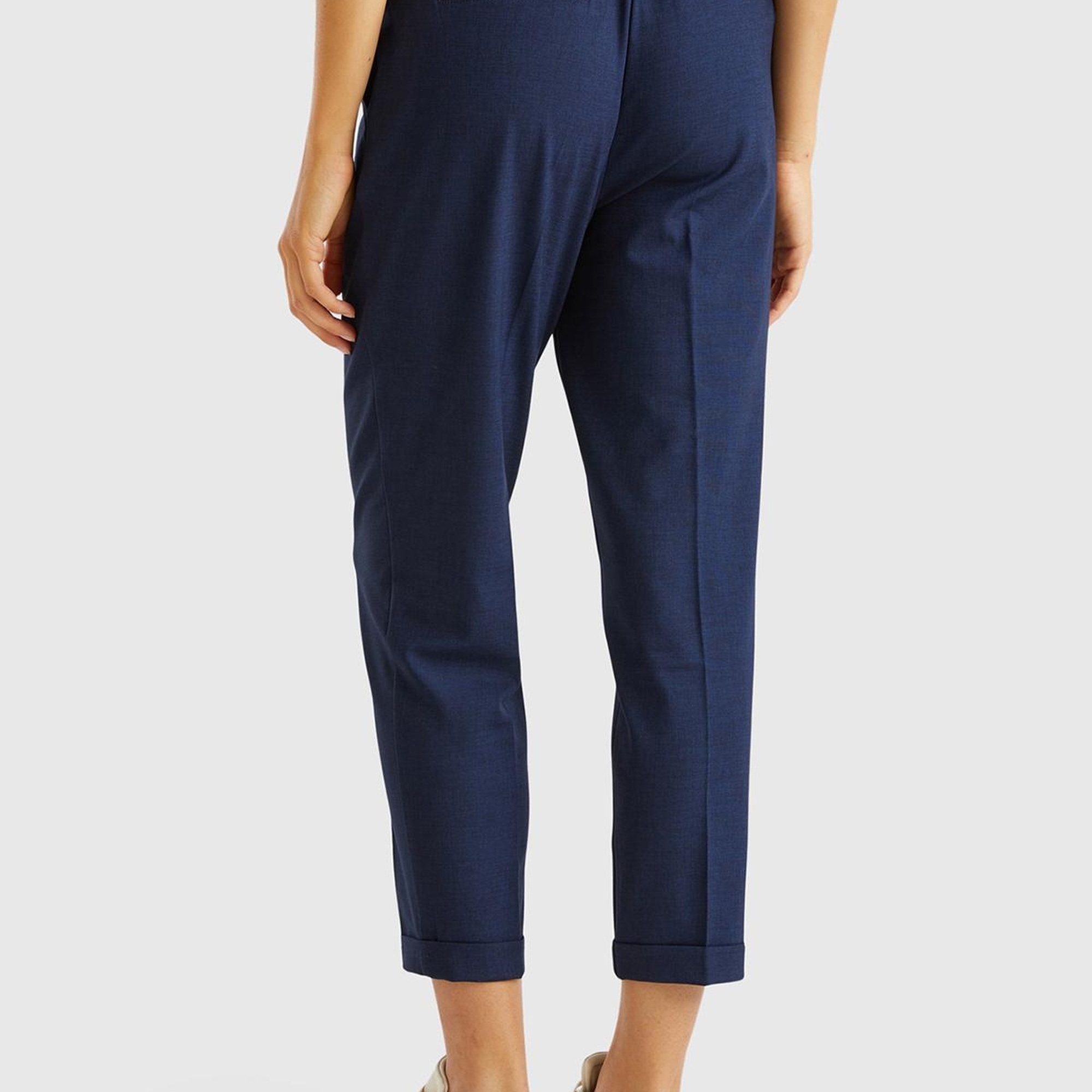 Kadın Lacivert Viskoz Karışımlı Yanı ve Arkası Büzgülü Kıvrık Paça Pantolon