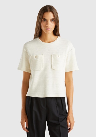  Kadın Krem Pamuk Karışımlı Önü Cep Detaylı Yuvarlak Yaka Kısa T-Shirt