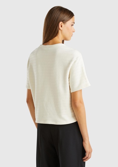  Kadın Krem Pamuk Karışımlı Önü Cep Detaylı Yuvarlak Yaka Kısa T-Shirt