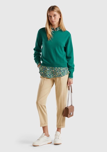  Kadın Bej Viskoz Karışımlı Yanı ve Arkası Büzgülü Kıvrık Paça Pantolon