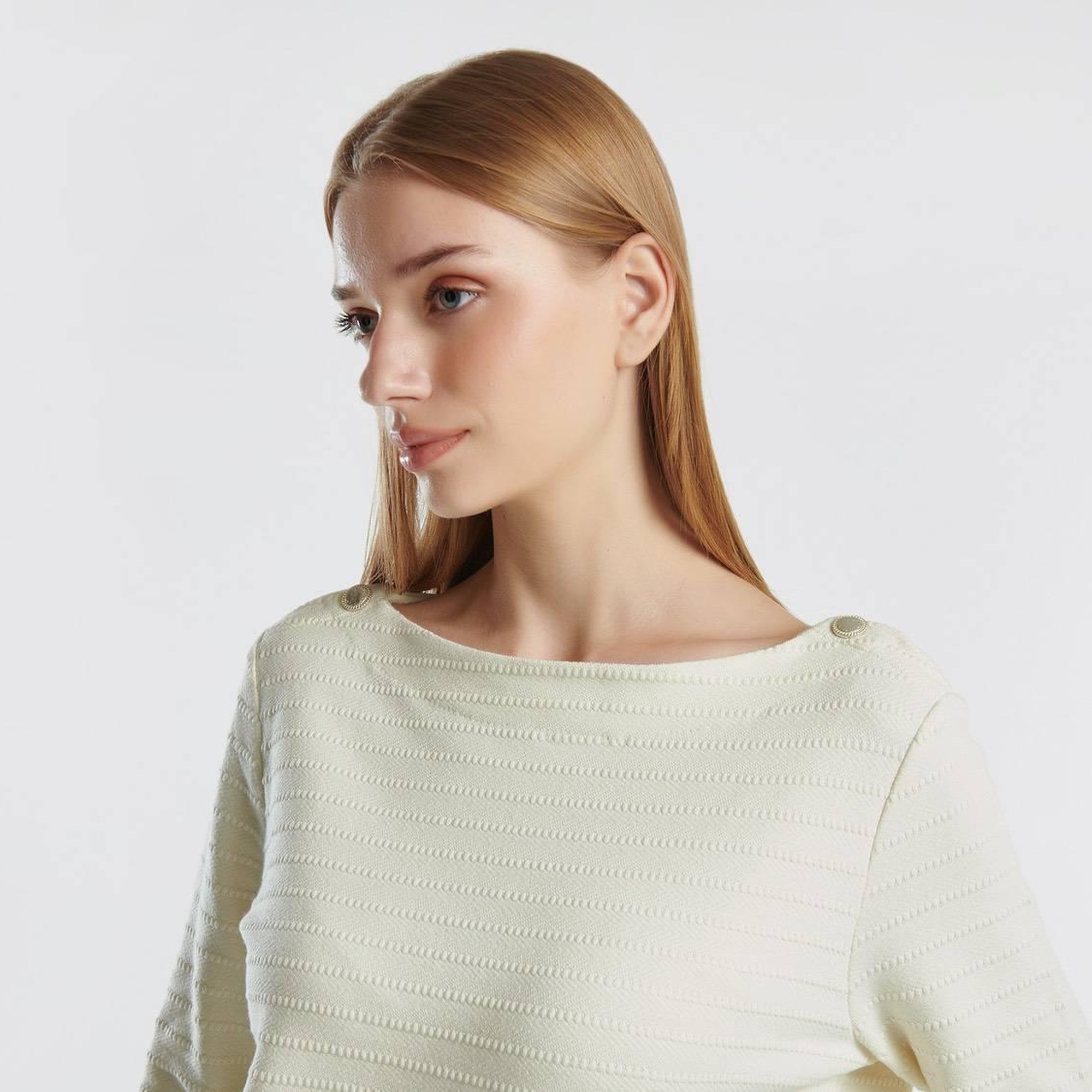 Kadın Krem Pamuk Karışımlı Omzu Düğme Detaylı Kayık Yaka Kısa Sweatshirt