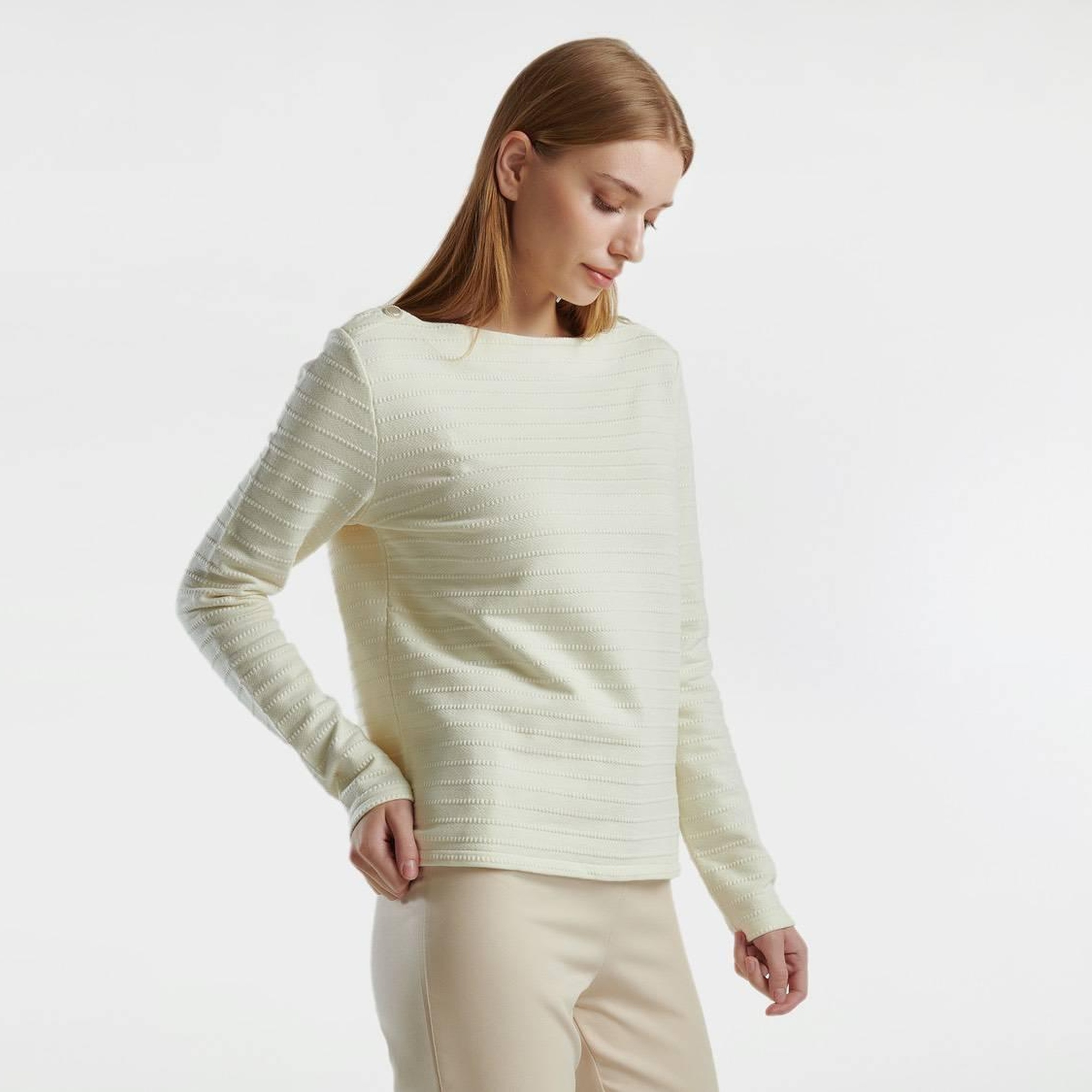 Kadın Krem Pamuk Karışımlı Omzu Düğme Detaylı Kayık Yaka Kısa Sweatshirt