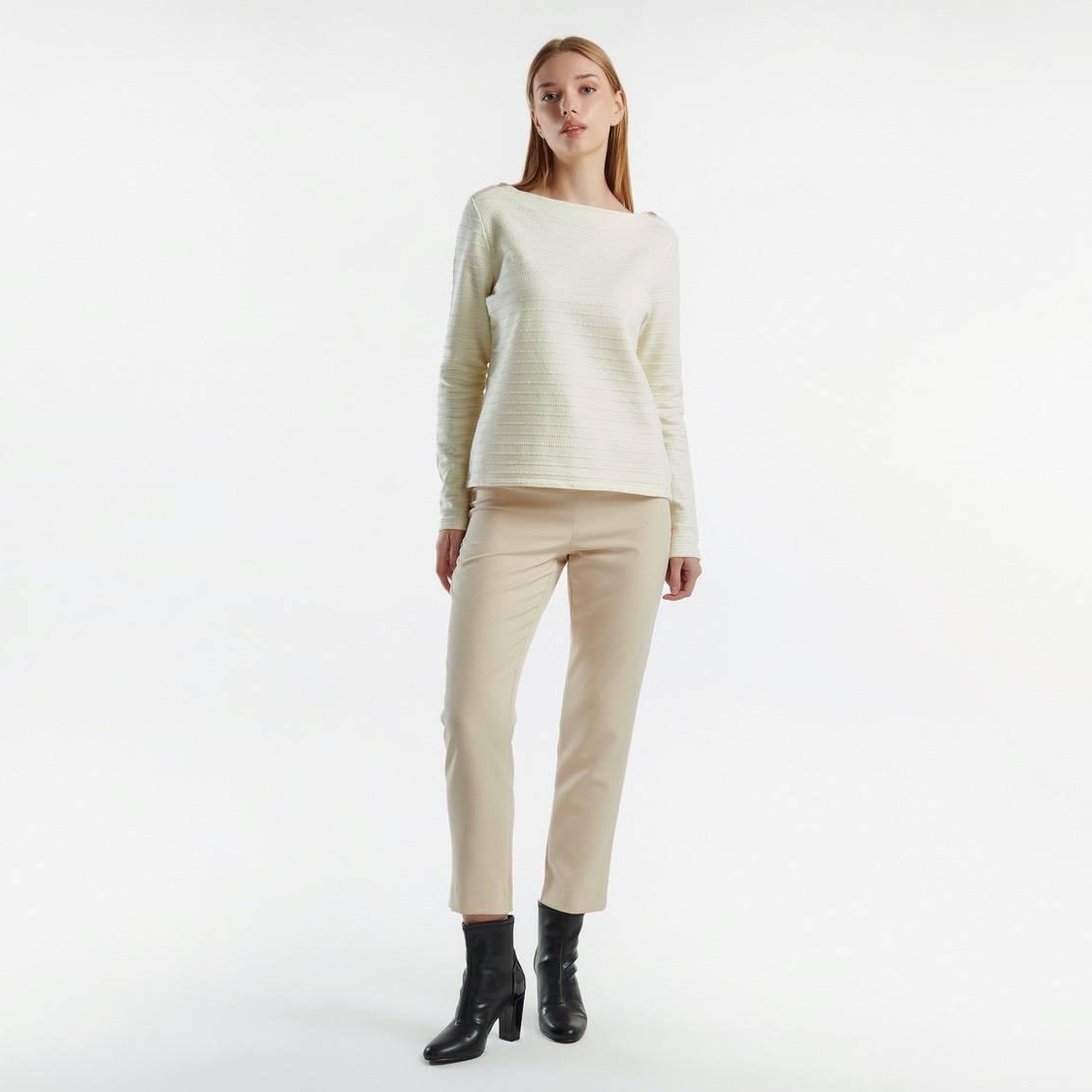 Kadın Krem Pamuk Karışımlı Omzu Düğme Detaylı Kayık Yaka Kısa Sweatshirt