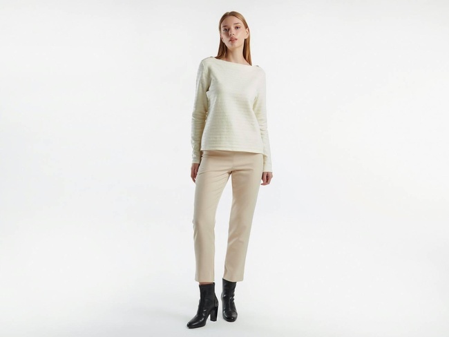  Kadın Krem Pamuk Karışımlı Omzu Düğme Detaylı Kayık Yaka Kısa Sweatshirt