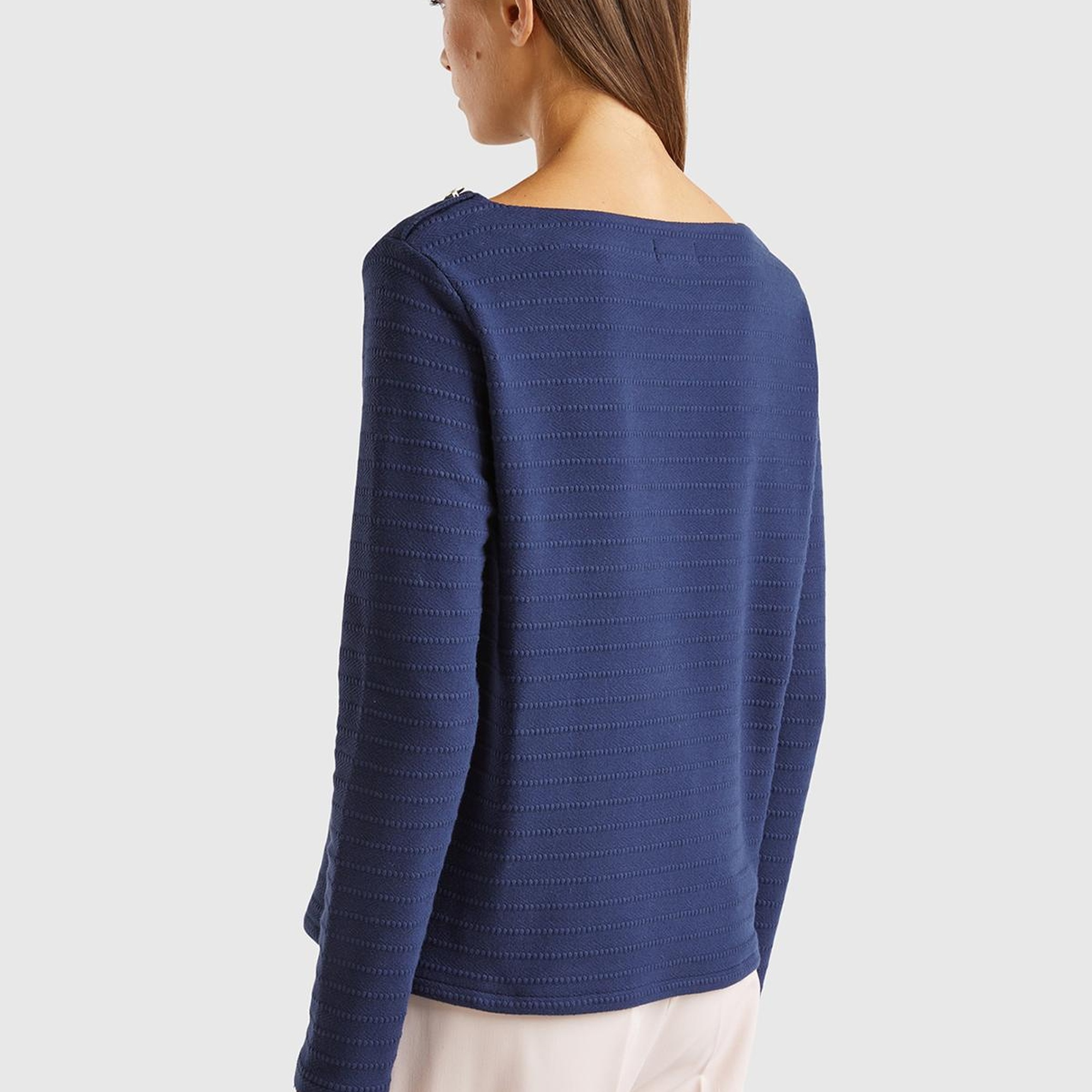 Kadın Lacivert Pamuk Karışımlı Omzu Düğme Detaylı Kayık Yaka Kısa Sweatshirt