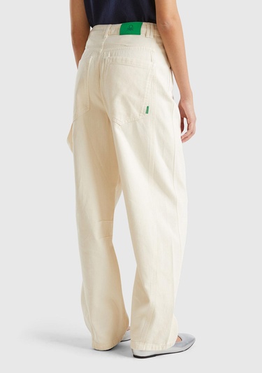  Kadın Beyaz %100 Pamuk Arkası Logo Etiketli Bol Kesim Pantolon