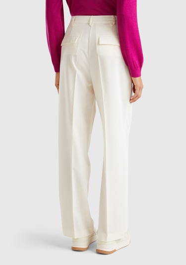  Kadın Krem Viskoz Karışımlı Arkası Kapaklı Cepli Geniş Paça Pantolon