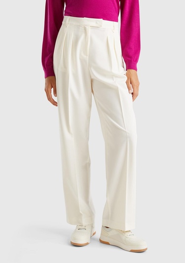  Kadın Krem Viskoz Karışımlı Arkası Kapaklı Cepli Geniş Paça Pantolon