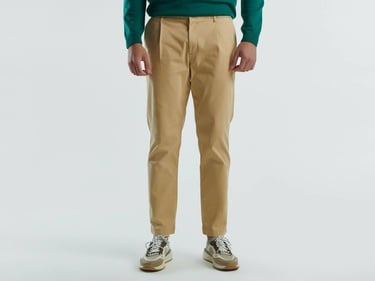  Erkek Bej Pamuk Karışımlı Yanları ve Arkası Cep Detaylı Pantolon