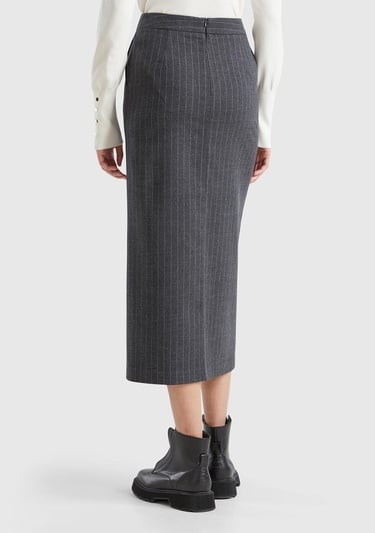  Kadın Antrasit Viskoz Karışımlı Cepli Önü Yırtmaçlı Çizgili Midi Etek