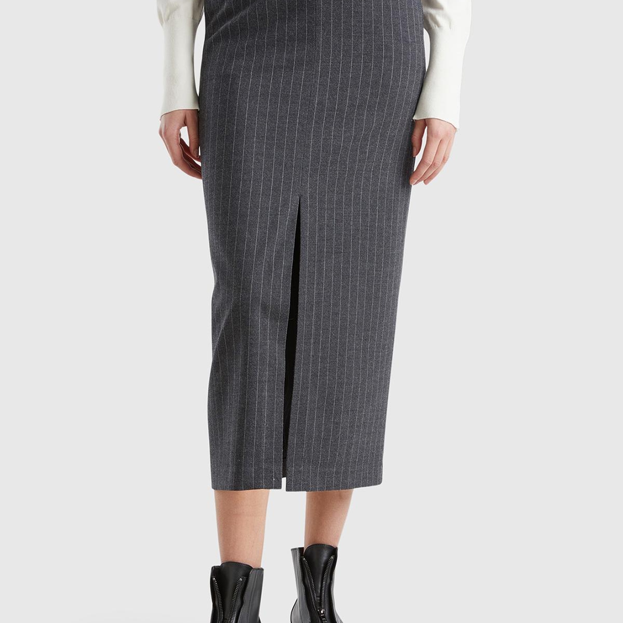 Kadın Antrasit Viskoz Karışımlı Cepli Önü Yırtmaçlı Çizgili Midi Etek