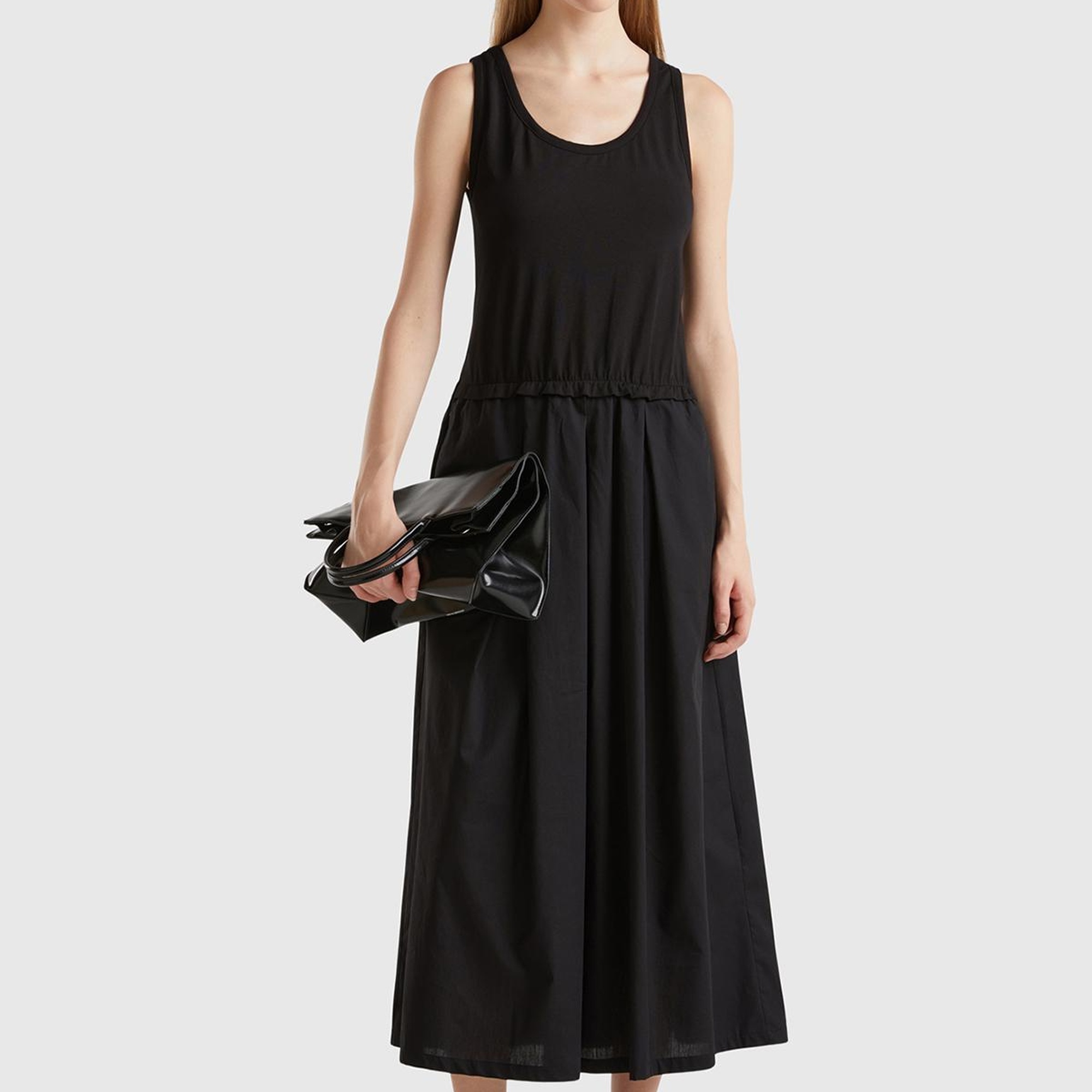 Kadın Siyah Pamuk Karışımlı Hafif Kloş Geniş Yaka Kolsuz Uzun Elbise