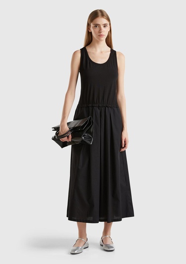  Kadın Siyah Pamuk Karışımlı Hafif Kloş Geniş Yaka Kolsuz Uzun Elbise