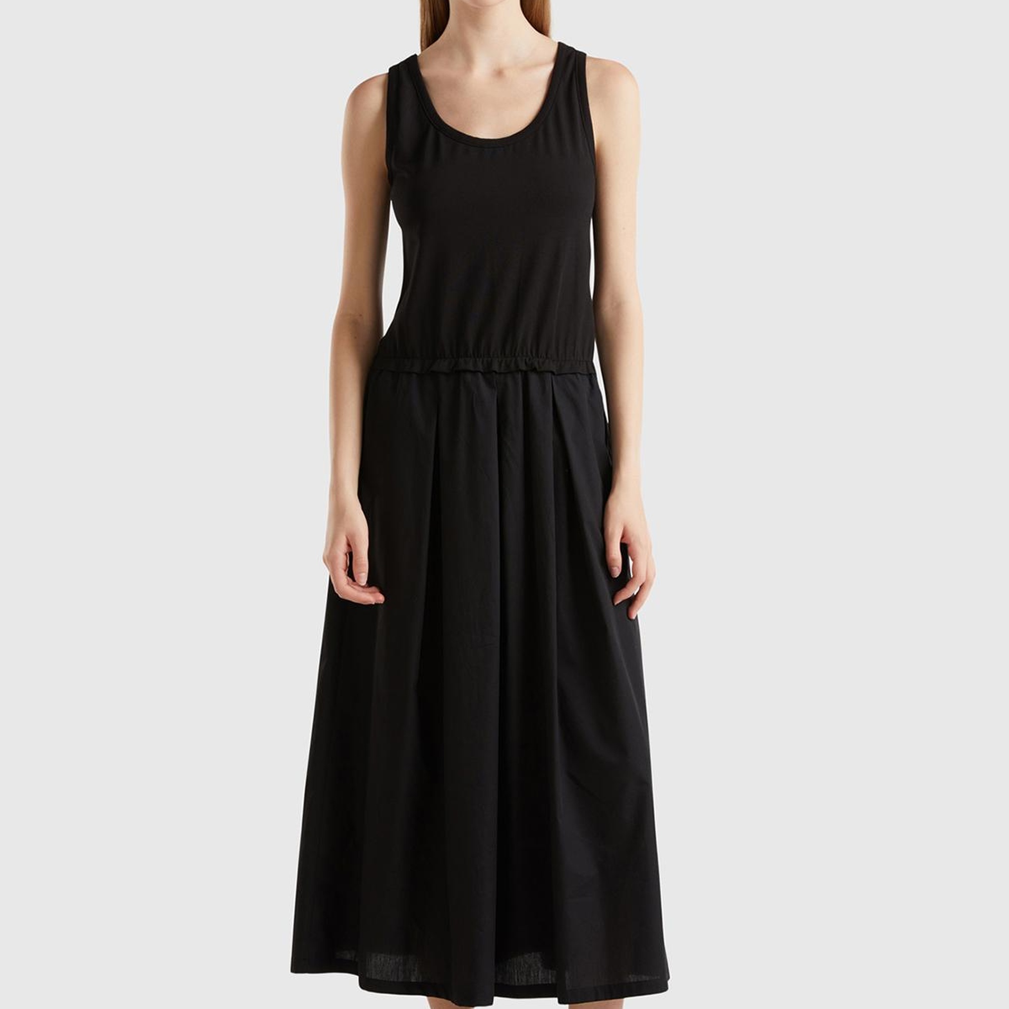 Kadın Siyah Pamuk Karışımlı Hafif Kloş Geniş Yaka Kolsuz Uzun Elbise