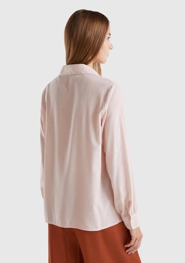  Kadın Toz Pembe Viskoz Karışımlı Uzun Kollu Derin V Yaka Gömlek