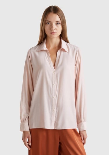  Kadın Toz Pembe Viskoz Karışımlı Uzun Kollu Derin V Yaka Gömlek