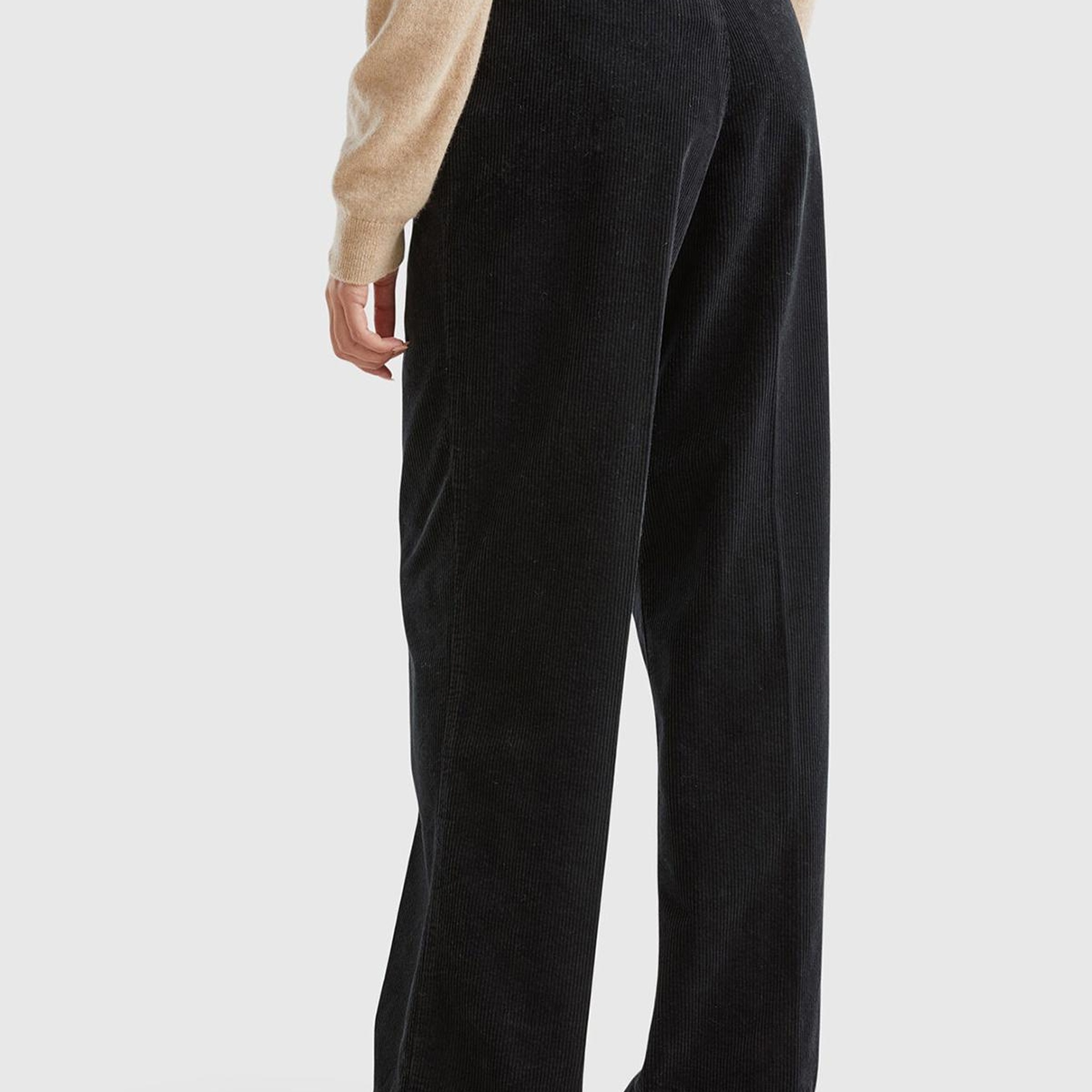 Kadın Siyah Pamuk Karışımlı Arkası Lastikli Cepli Geniş Paça Kadife Pantolon