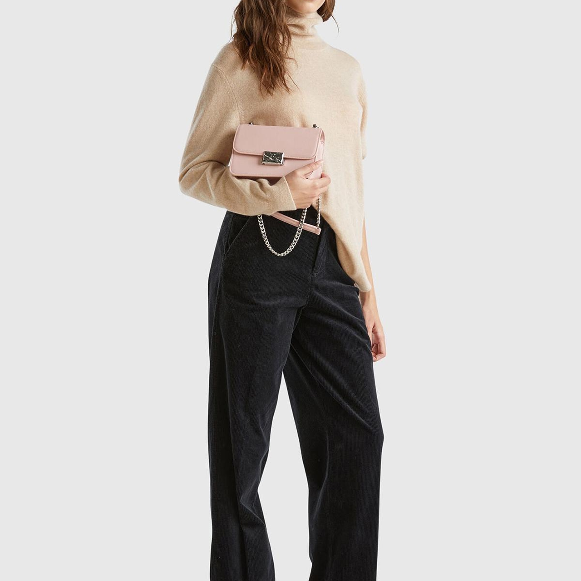 Kadın Siyah Pamuk Karışımlı Arkası Lastikli Cepli Geniş Paça Kadife Pantolon