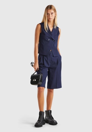  Kadın Lacivert Viskoz Karışımlı Pile Detaylı İnce Çizgili Bermuda Şort