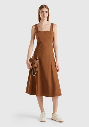  Kadın Kahverengi Keten ve Pamuk Karışımlı Kalın Askılı Uzun Kare Yaka Elbise