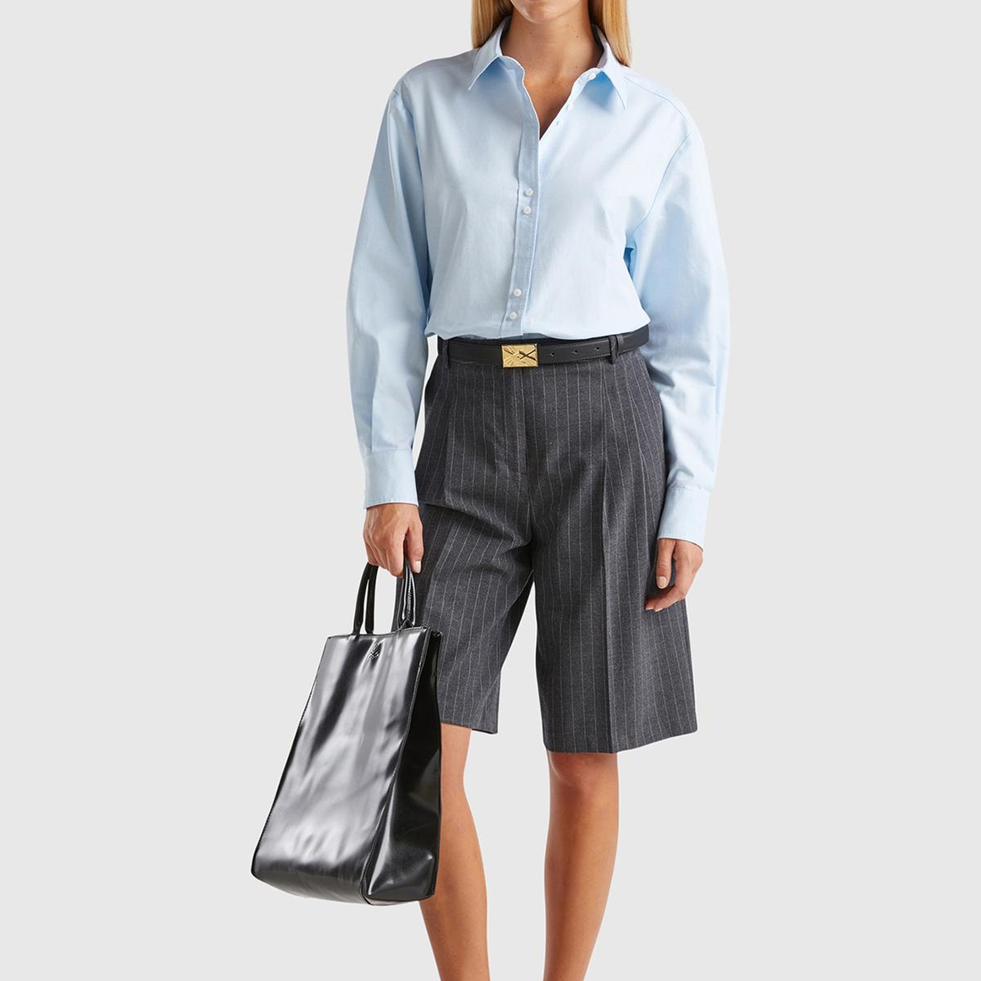 Kadın Antrasit Viskoz Karışımlı Pile Detaylı İnce Çizgili Bermuda Şort