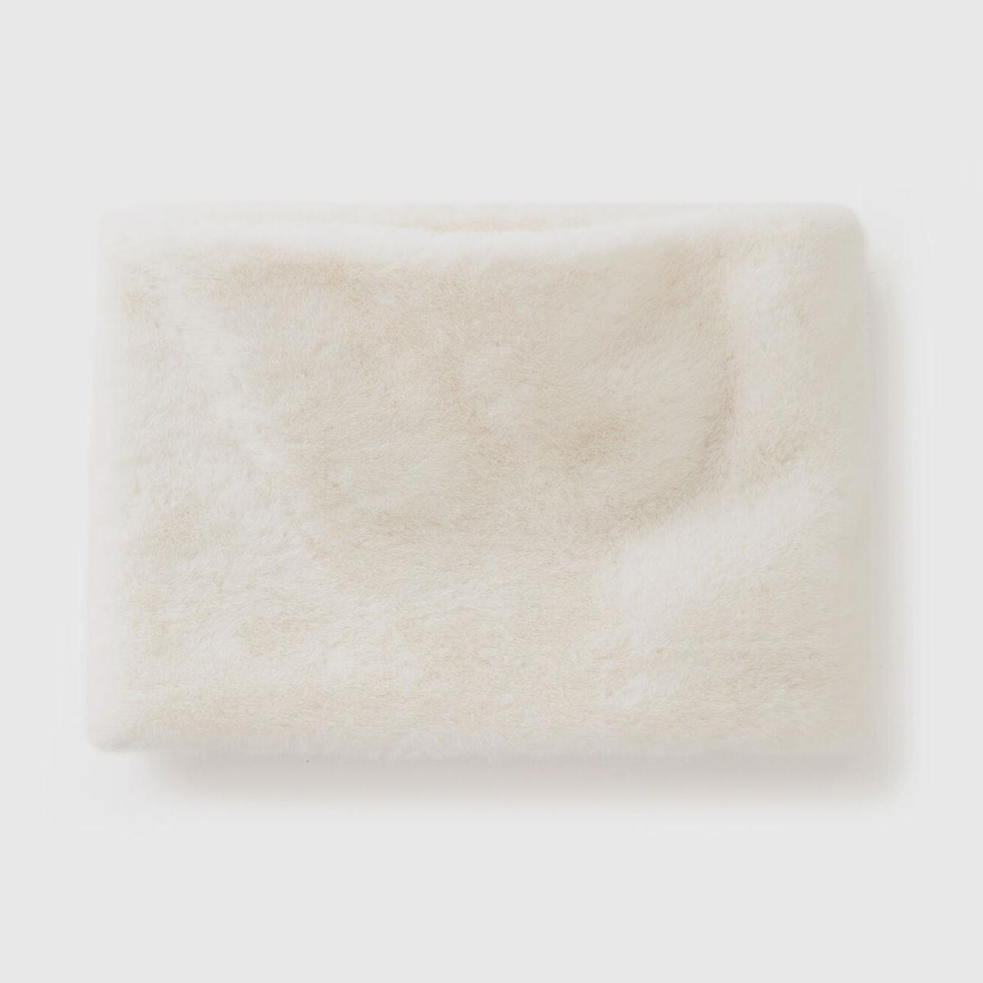 Kadın Beyaz Kürk Görünümlü Yumuşak Boyunluk