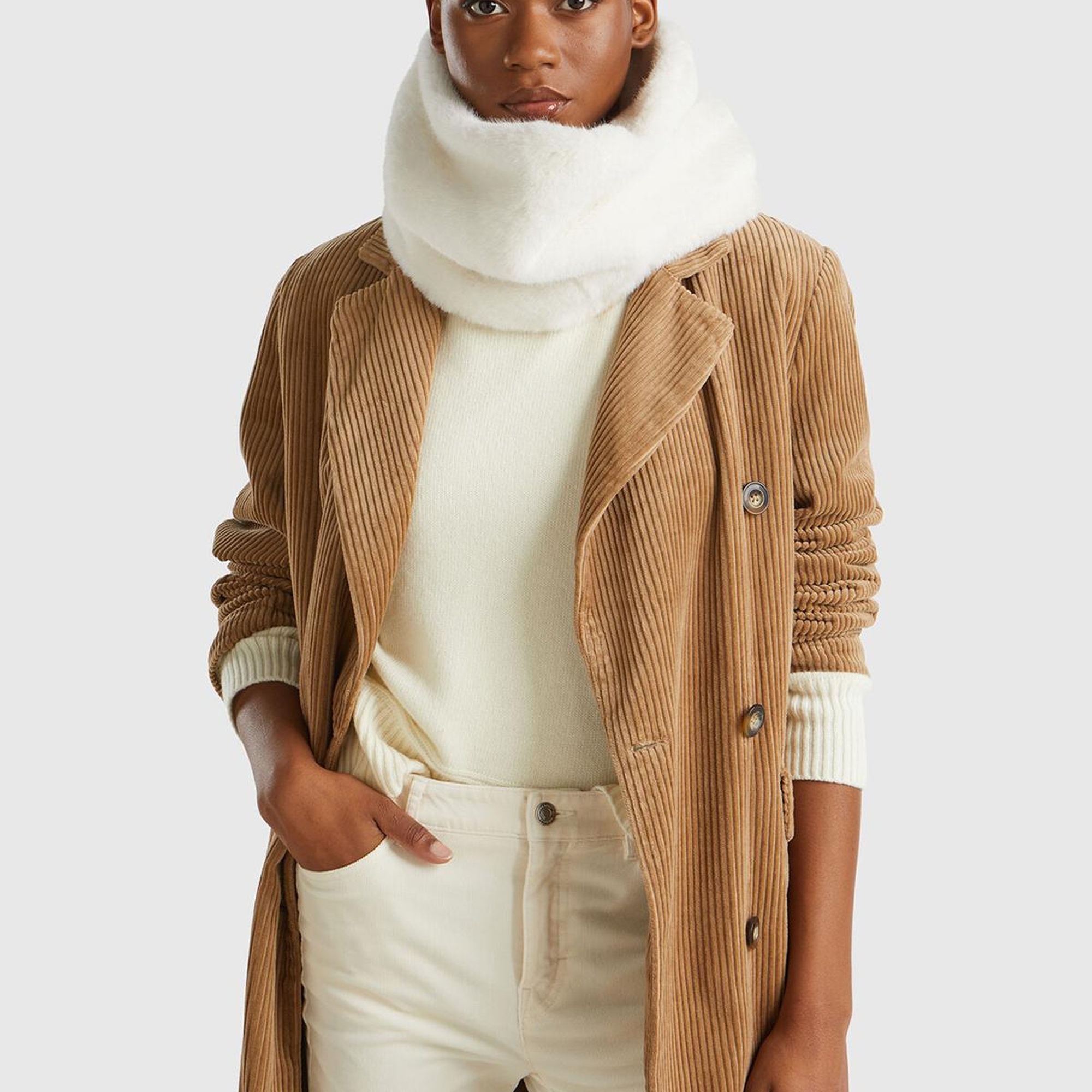 Kadın Beyaz Kürk Görünümlü Yumuşak Boyunluk