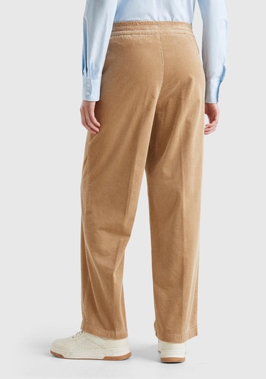  Kadın Kahverengi Pamuk Karışımlı Arkası Lastikli Cepli Geniş Paça Kadife Pantolon