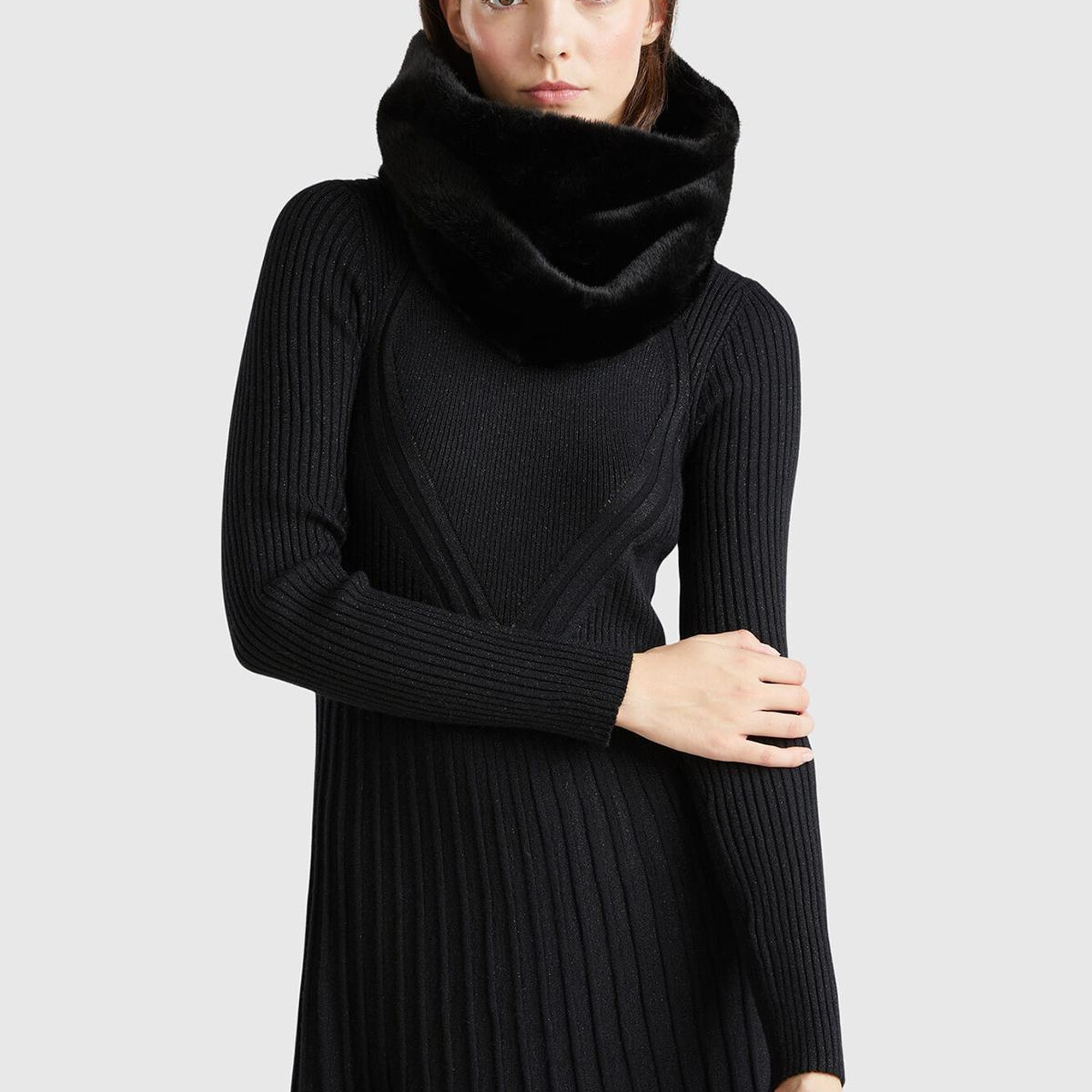 Kadın Siyah Kürk Görünümlü Yumuşak Boyunluk