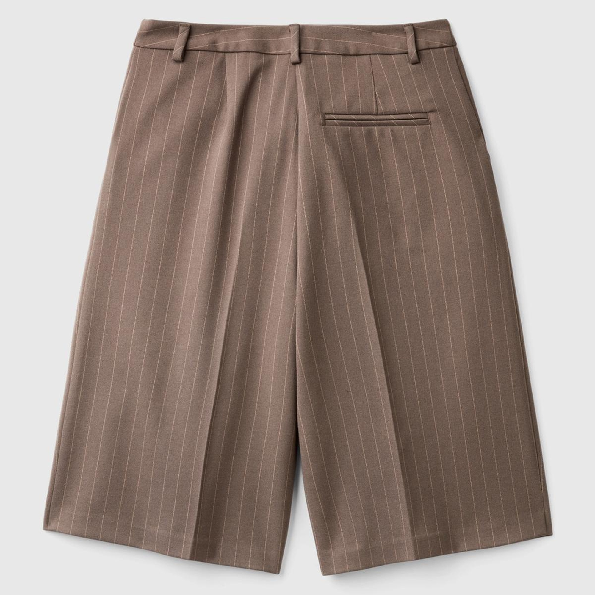 Kadın Taba Viskoz Karışımlı Pile Detaylı İnce Çizgili Bermuda Şort