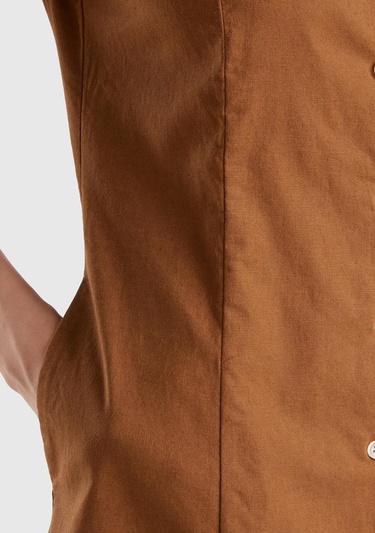  Kadın Kahverengi Keten ve Pamuk Karışımlı Önü Düğmeli Uzun V Yaka Elbise