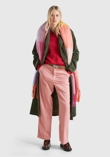  Kadın Pembe Pamuk Karışımlı Arkası Lastikli Cepli Geniş Paça Kadife Pantolon