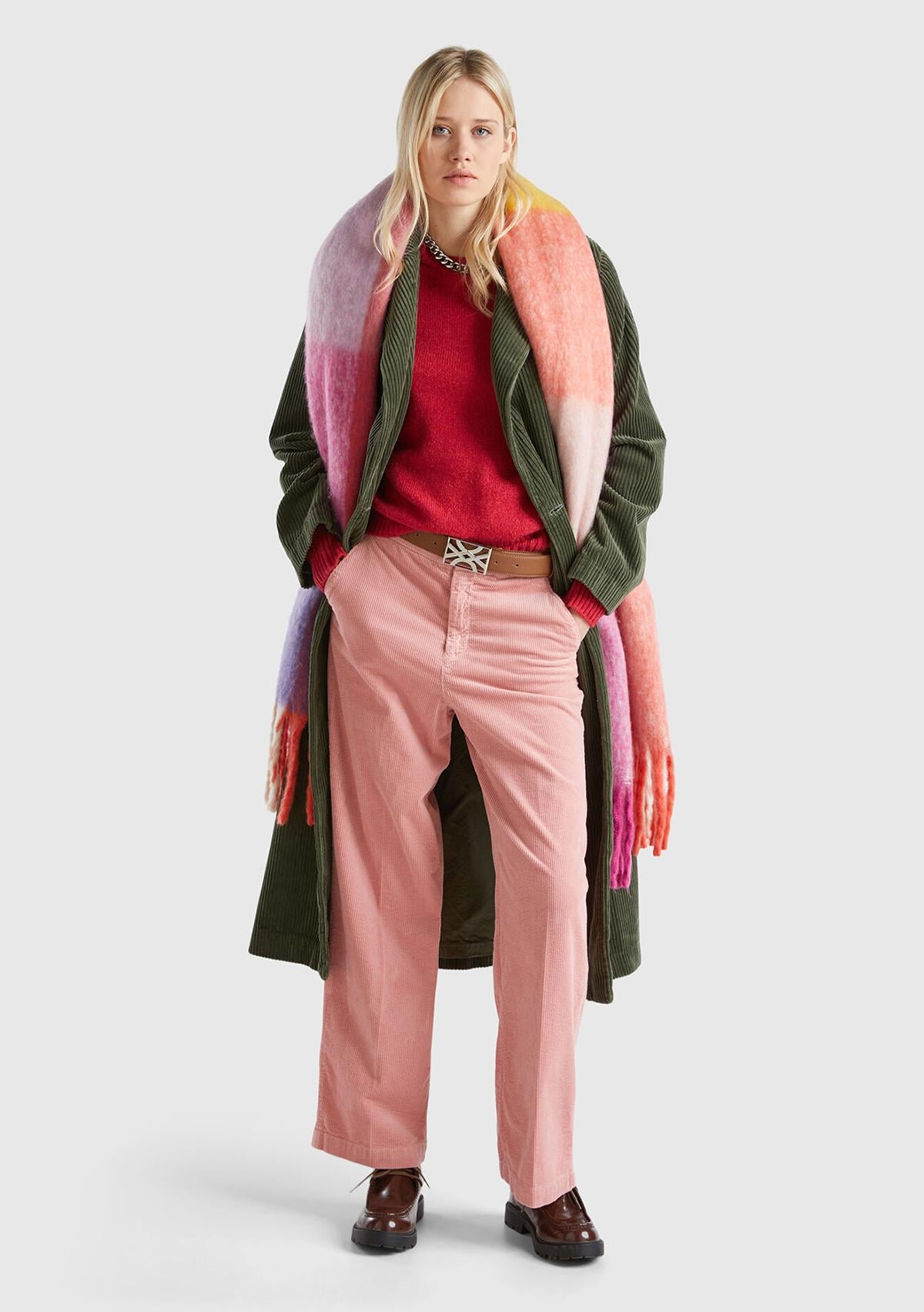  Kadın Pembe Pamuk Karışımlı Arkası Lastikli Cepli Geniş Paça Kadife Pantolon