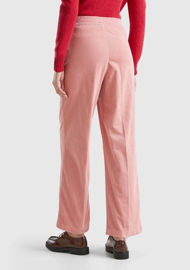  Kadın Pembe Pamuk Karışımlı Arkası Lastikli Cepli Geniş Paça Kadife Pantolon