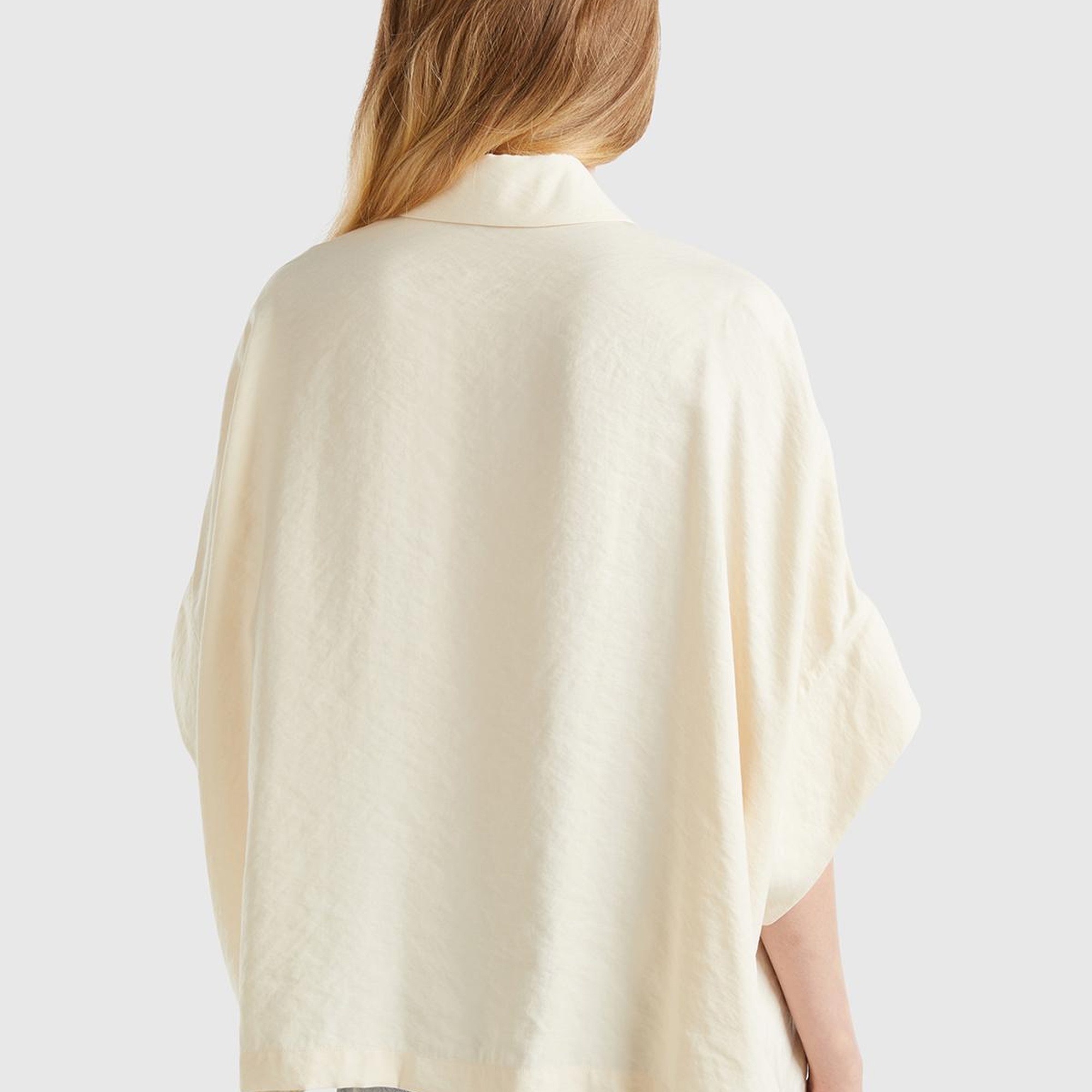 Kadın Krem Modal Karışımlı Hafif Oversize Truvakar Kol Gömlek