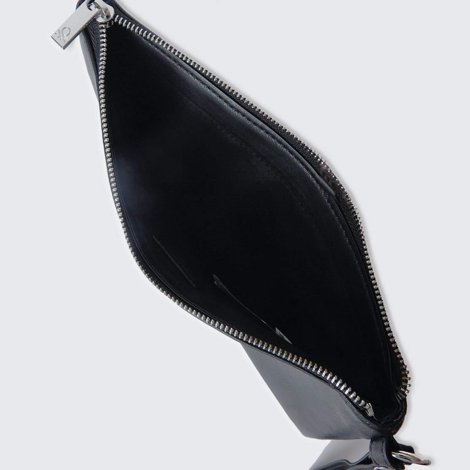 Kadın Siyah Önü Logo Detaylı Mini Askılı Yumuşak Suni Deri Cüzdan