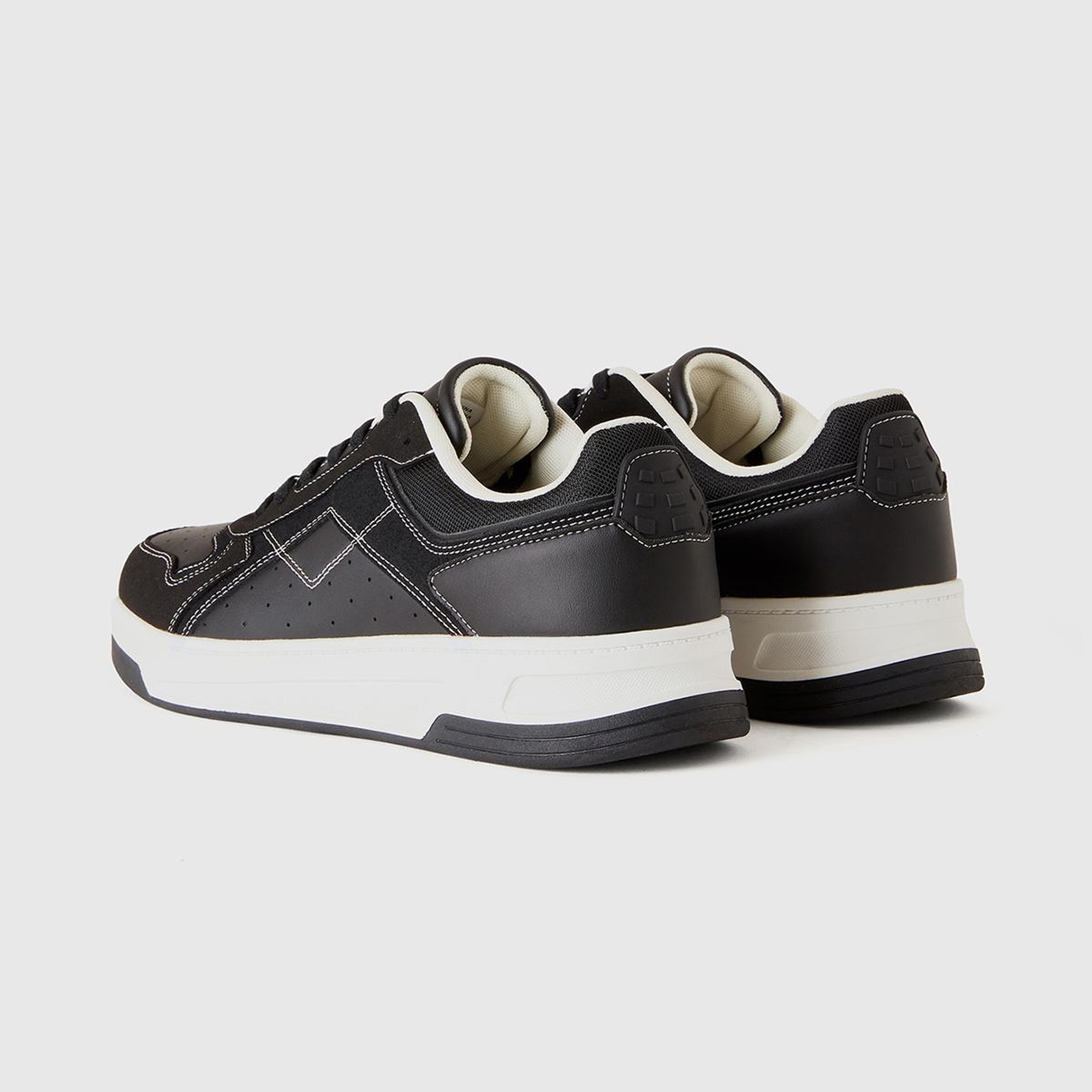 Erkek Siyah Renk Detaylı Bağcıklı Spor Ayakkabı