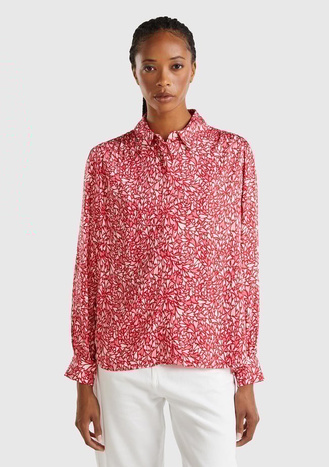  Kadın Kırmızı %100 Viskoz Omuz ve Bilek Detaylı Desenli Uzun Kollu Gömlek