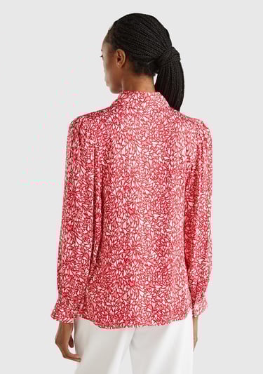  Kadın Kırmızı %100 Viskoz Omuz ve Bilek Detaylı Desenli Uzun Kollu Gömlek