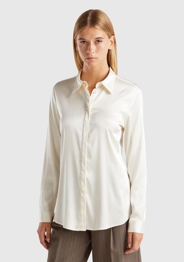  Kadın Krem Viskoz Karışımlı Gizli Düğmeli Sivri Yaka Saten Gömlek