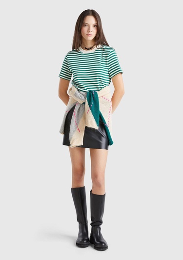  Kadın Siyah Pens Detaylı Görünmez Fermuarlı Hafif Kloş Mini Etek